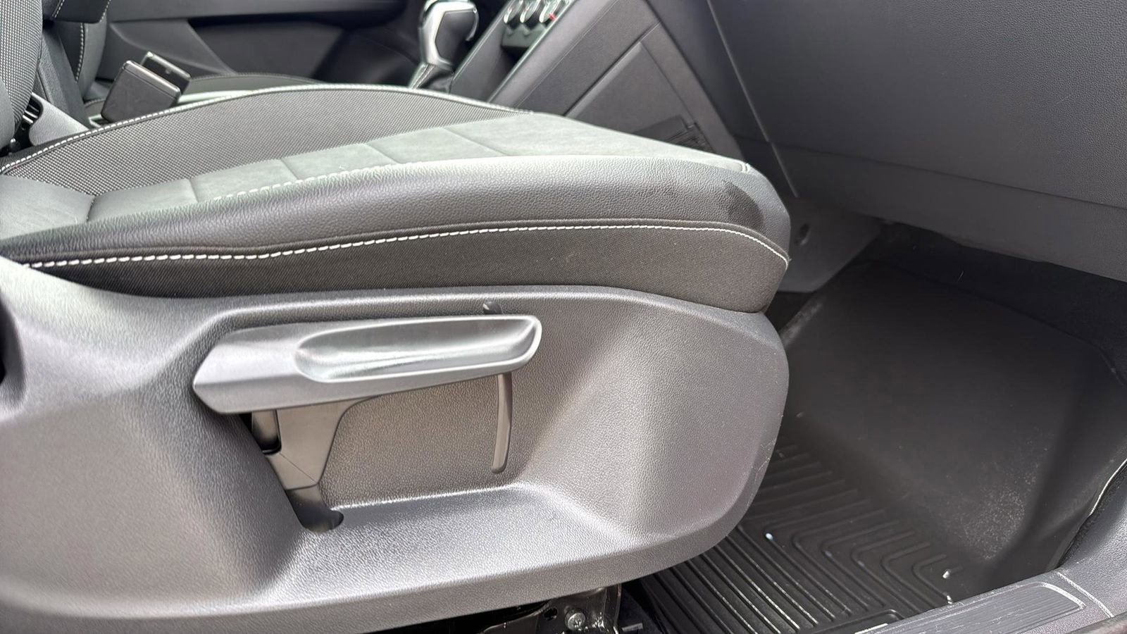 Used 2022 Volkswagen Taos SE image 25