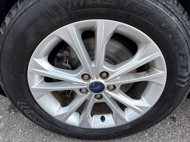 Certified 2017 Ford Escape SE w/ SE Cold Weather Package AWD/4WD image 10