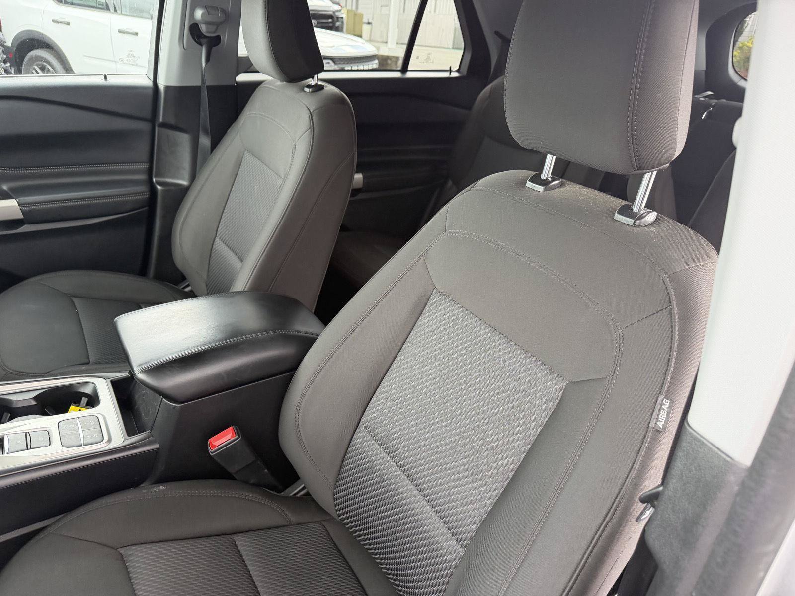 Certified 2023 Ford Explorer XLT RWD image 31
