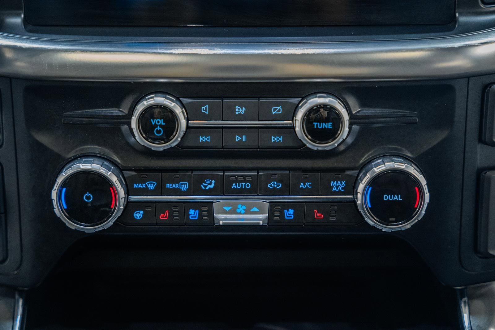 Certified 2023 Ford F150 Lariat w/ Equipment Group 502A High image 31