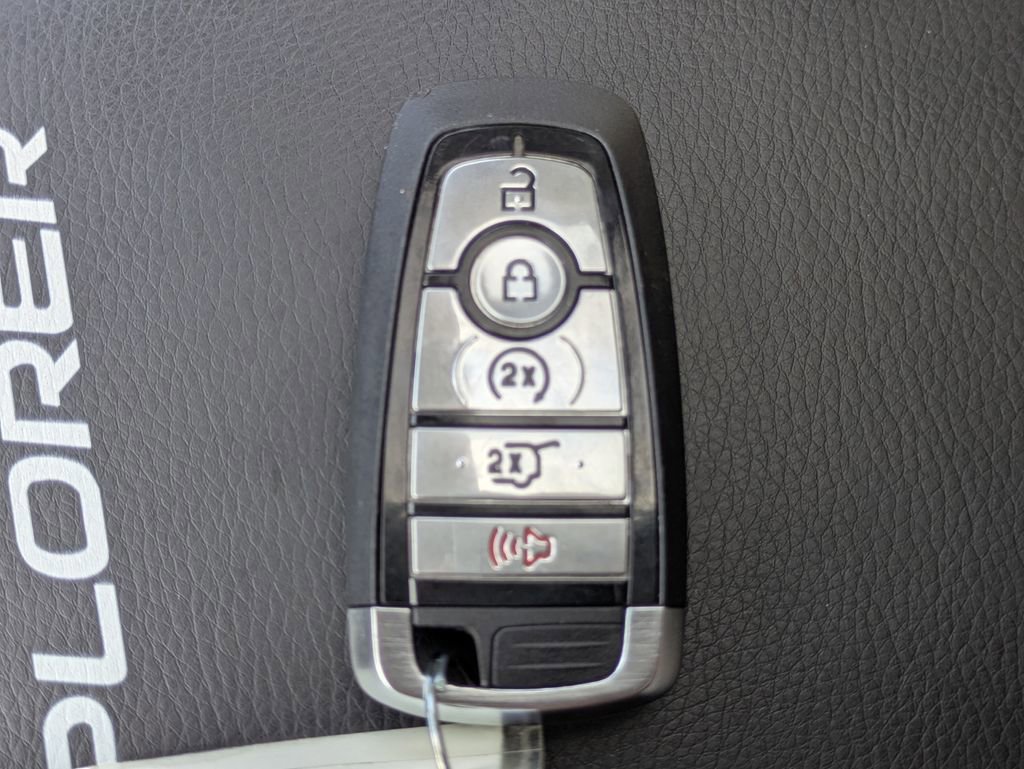 Certified 2022 Ford Explorer Platinum w/ Equipment Group 601A AWD/4WD image 30