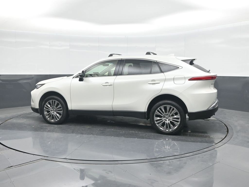 Used 2022 Toyota Venza XLE image 3