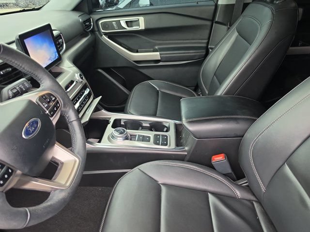 Certified 2024 Ford Explorer XLT w/ Equipment Group 202A RWD image 19