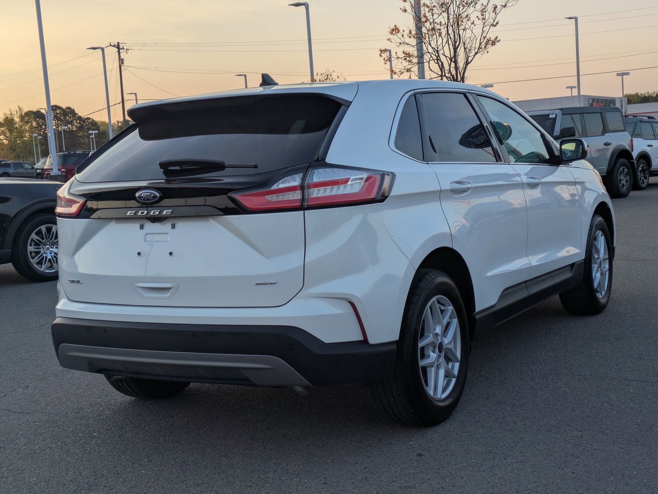 Certified 2023 Ford Edge SEL w/ Convenience Package AWD/4WD image 4