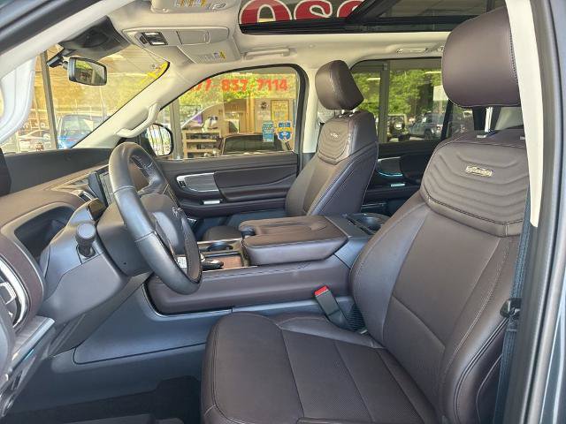 Certified 2025 Ford Expedition Platinum w/ Platinum Ultimate Package AWD/4WD image 9