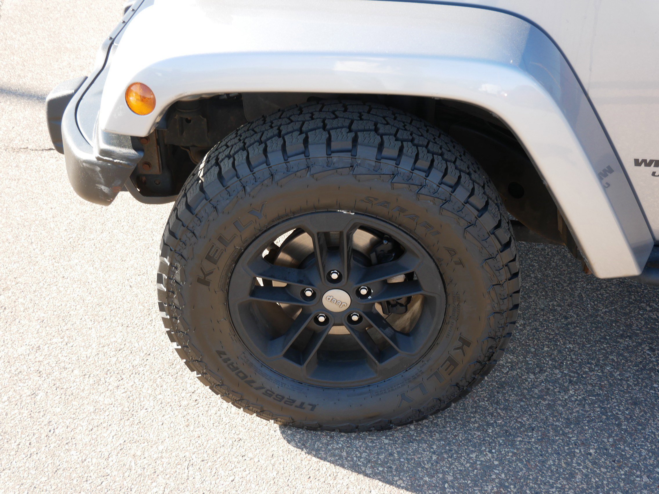 Used 2017 Jeep Wrangler Unlimited Sahara AWD/4WD image 15