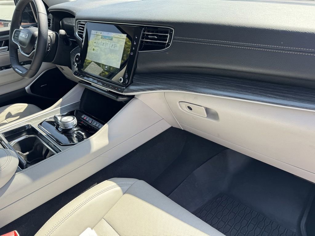 Used 2024 Jeep Wagoneer Series III AWD/4WD image 7