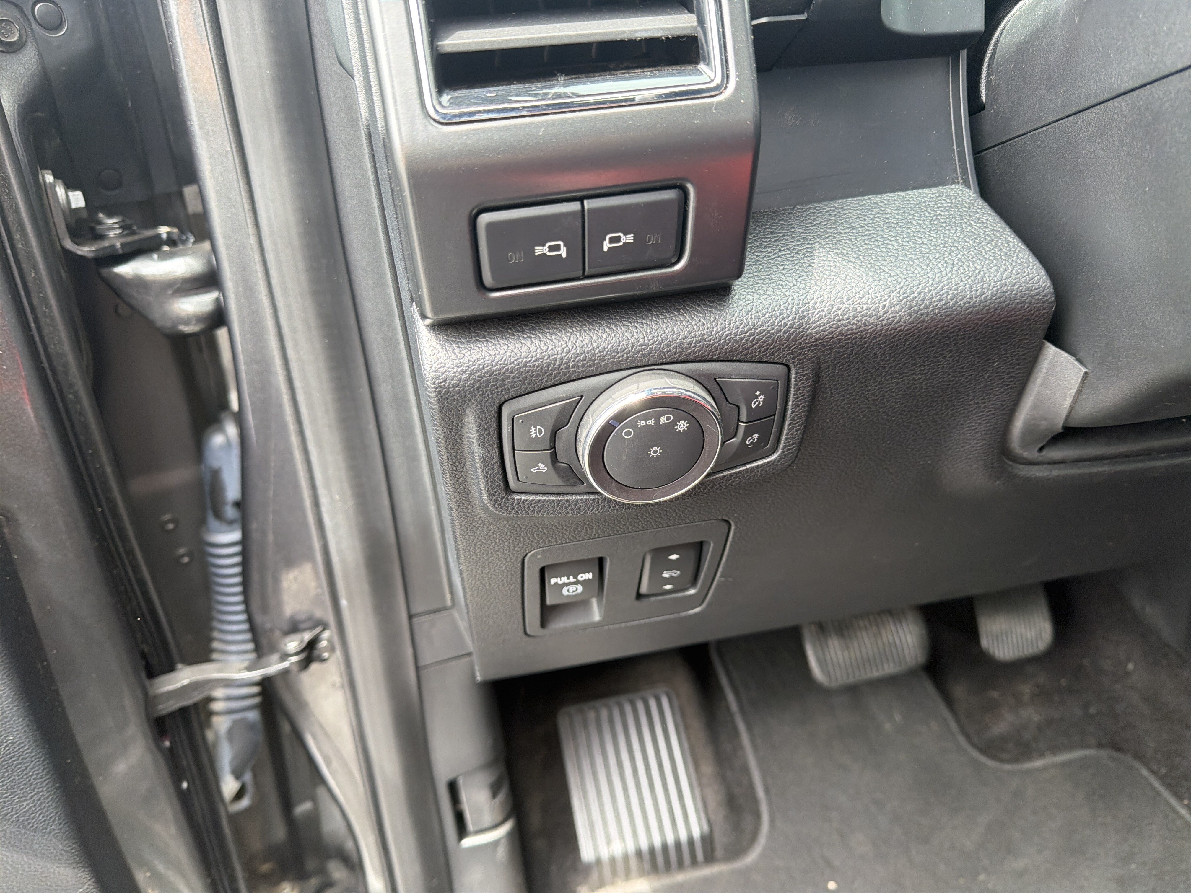 Certified 2019 Ford F150 Lariat w/ Equipment Group 502A Luxury AWD/4WD image 35