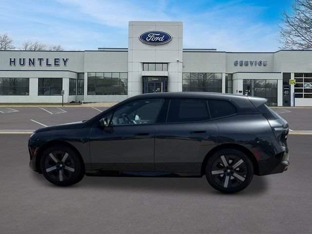 Used 2023 BMW iX xDrive50 w/ Sport Package AWD/4WD image 6