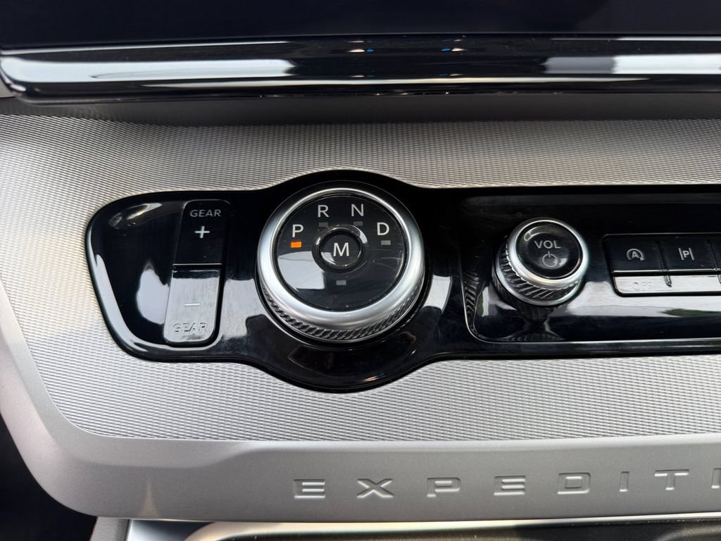 Certified 2025 Ford Expedition Active AWD/4WD image 18