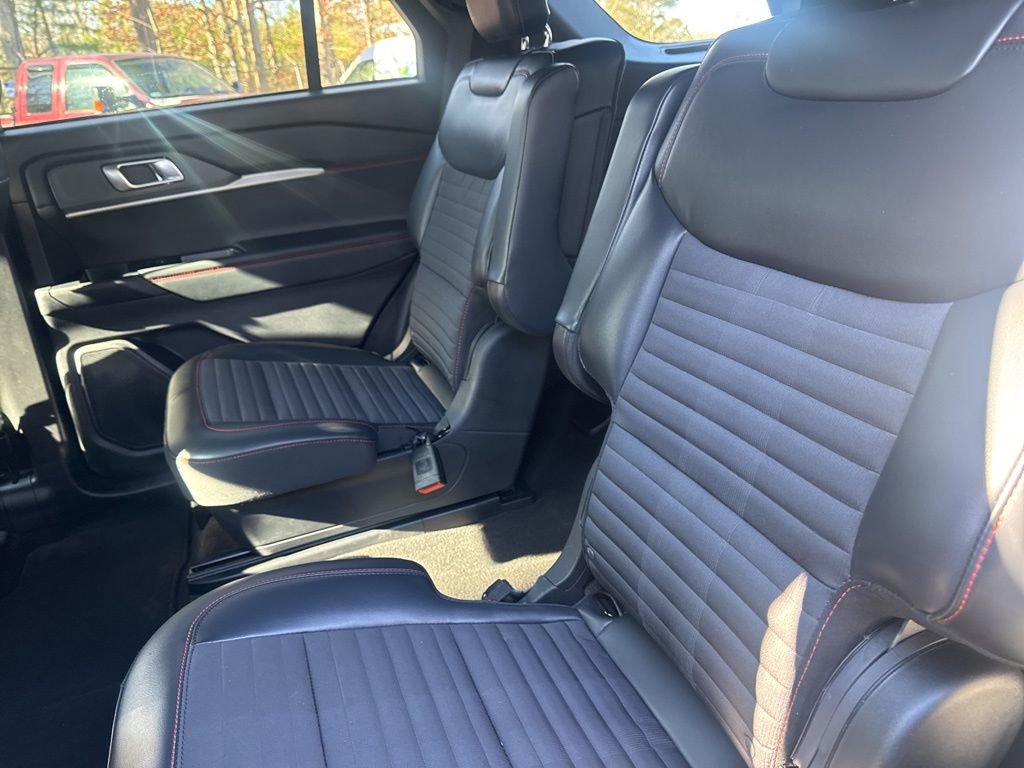 Certified 2025 Ford Explorer ST-Line image 28