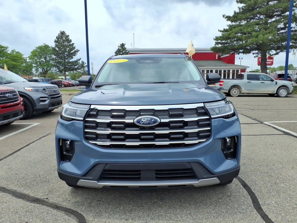 Certified 2025 Ford Explorer Active w/ Active Comfort Package AWD/4WD image 3