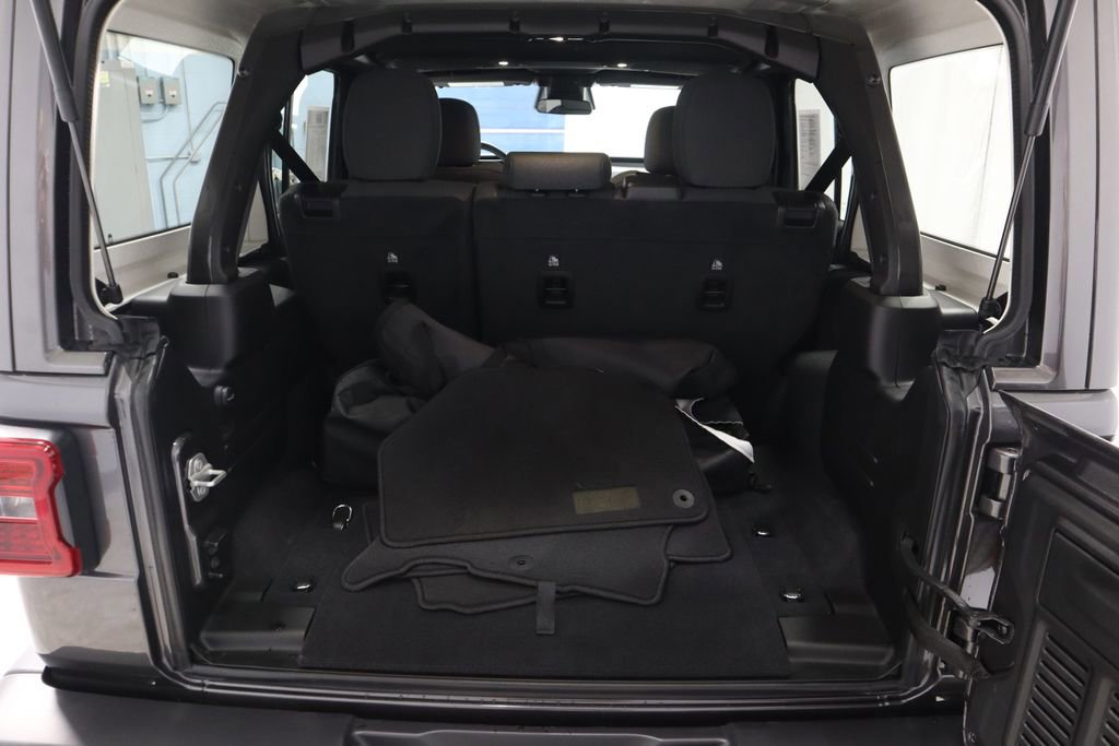Used 2025 Jeep Wrangler Unlimited Sahara AWD/4WD image 17