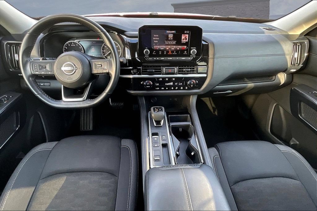 Used 2025 Nissan Pathfinder SV FWD image 7