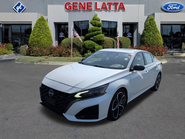 Used 2023 Nissan Altima 2.5 SR w/ SR Premium Package AWD/4WD image 3