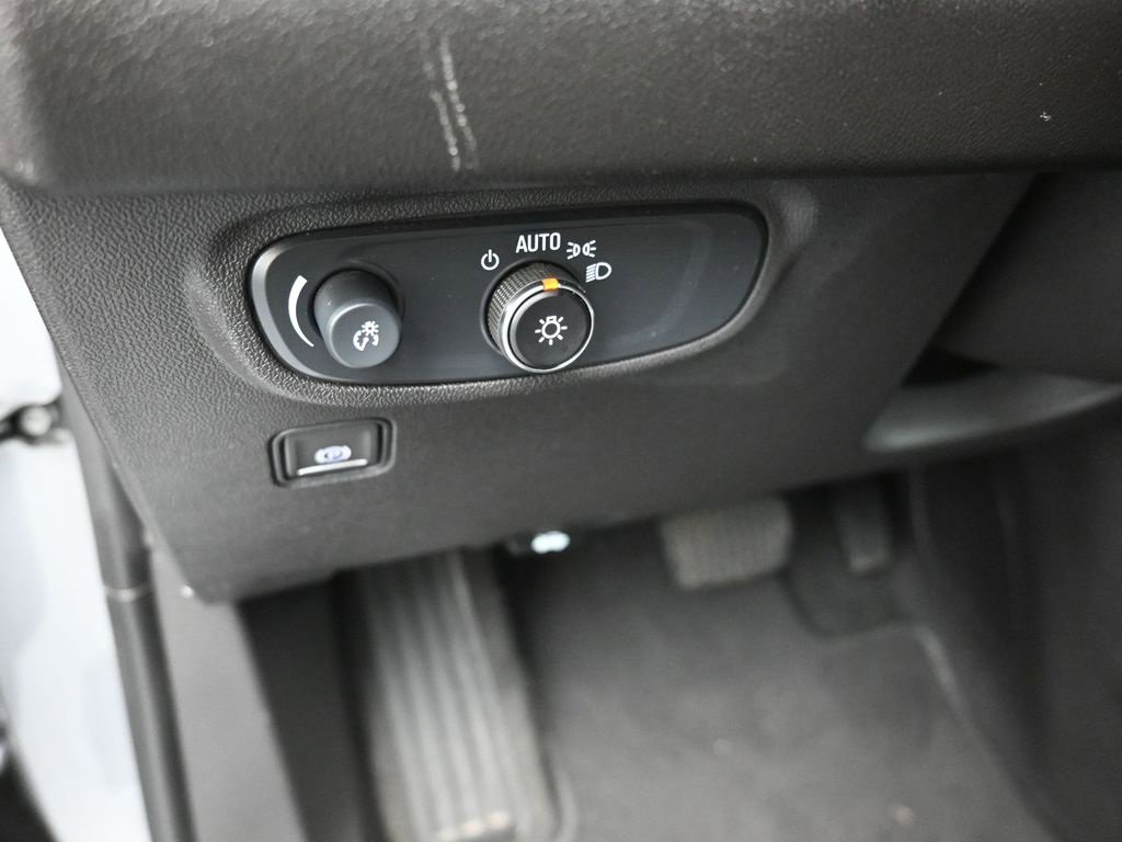 Used 2024 GMC Terrain SLE image 13