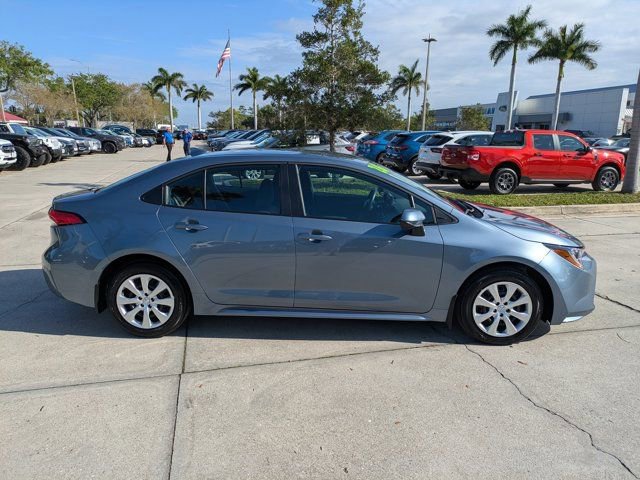 Used 2026 Toyota Corolla LE FWD image 5