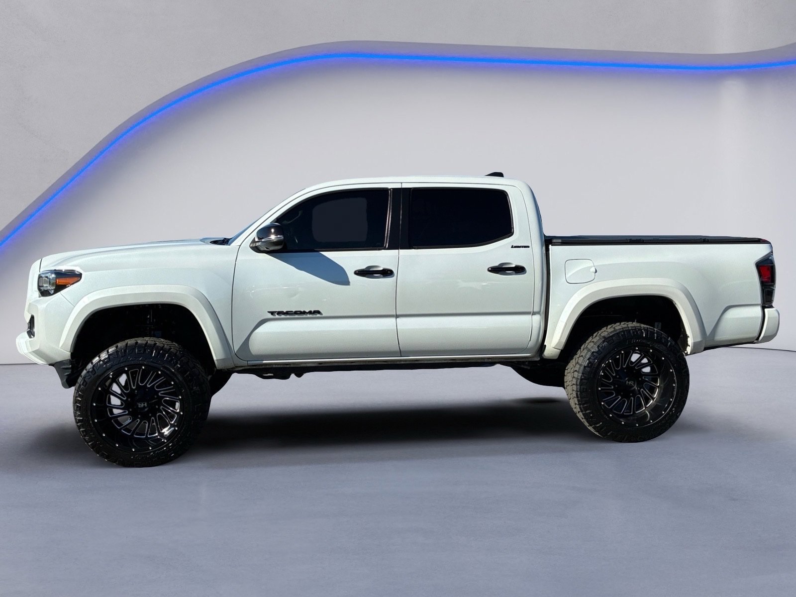 Used 2023 Toyota Tacoma Limited w/ Nightshade Package AWD/4WD image 7