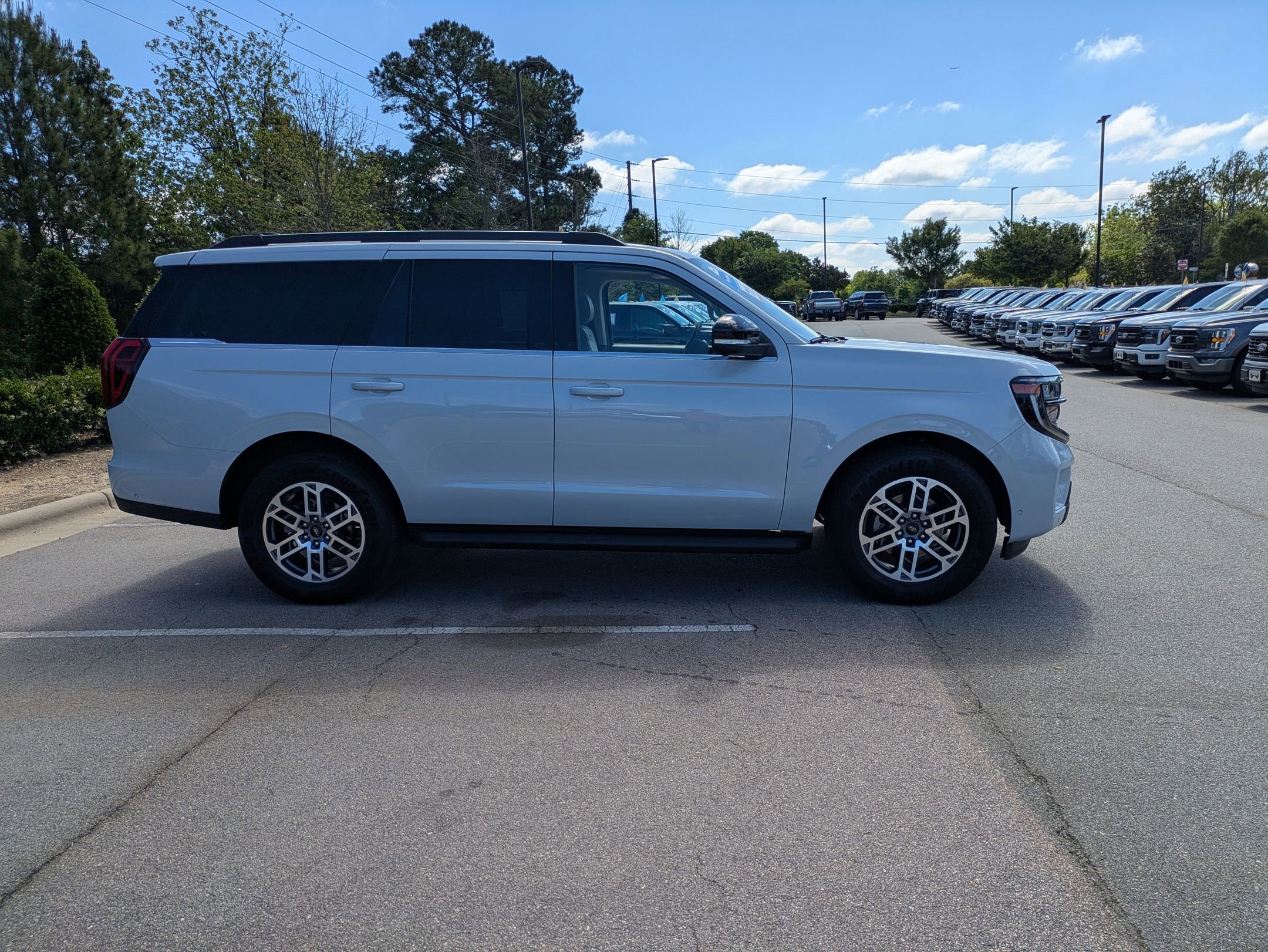 Certified 2025 Ford Expedition Active RWD image 3