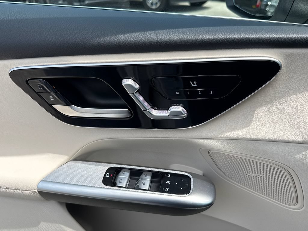 Used 2025 Mercedes-Benz GLC 300 image 24