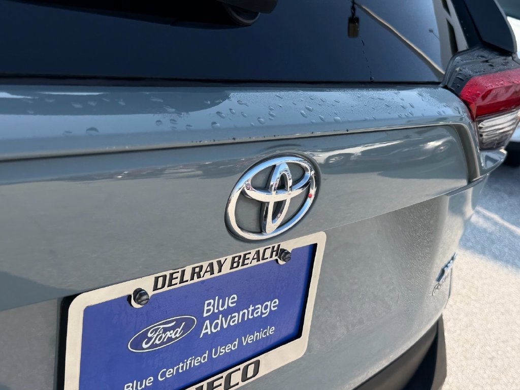 Used 2021 Toyota RAV4 XLE Premium FWD image 15