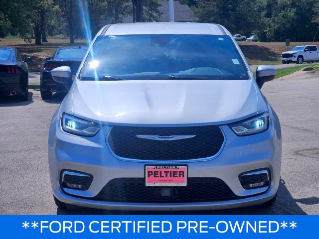 Used 2023 Chrysler Pacifica Touring FWD image 2