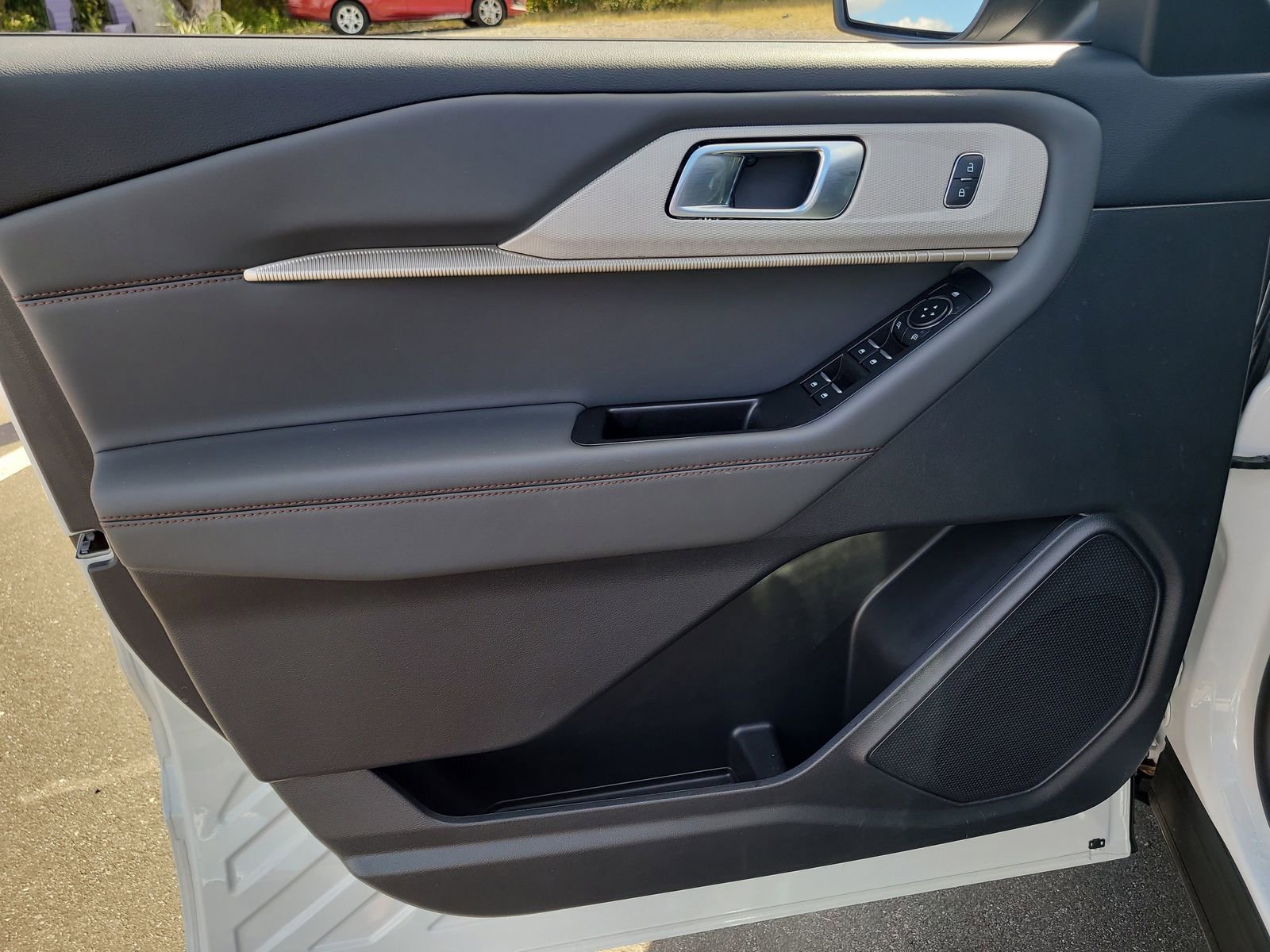 Certified 2025 Ford Explorer Active image 15