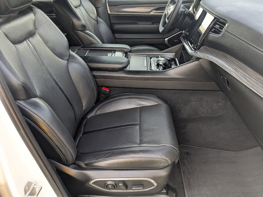 Used 2024 Jeep Wagoneer L Series III w/ Flexible Seating Group image 22