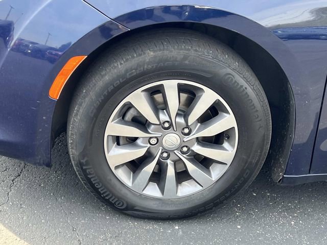 Used 2019 Chrysler Pacifica Touring-L Plus FWD image 10