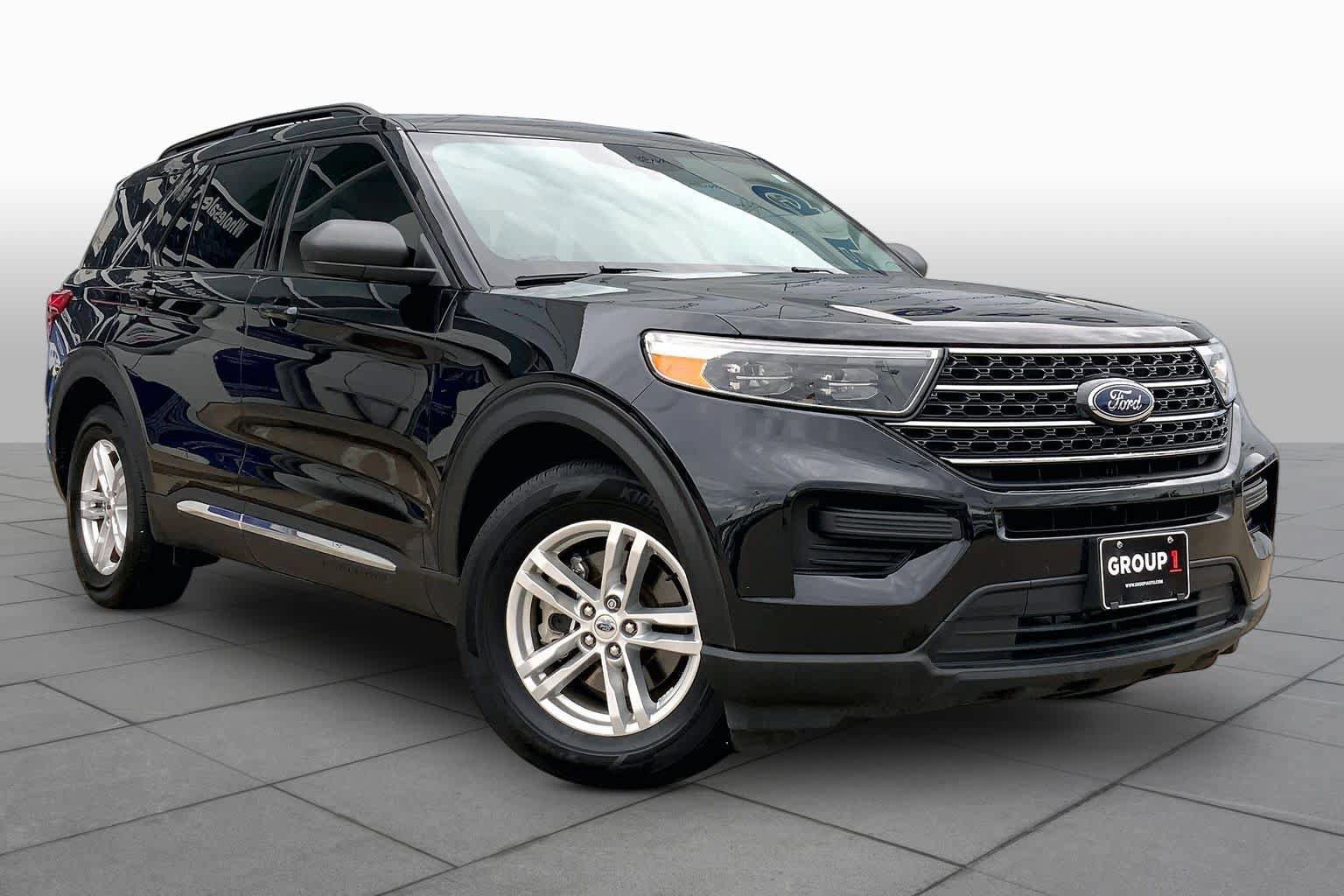 Certified 2024 Ford Explorer XLT RWD image 3