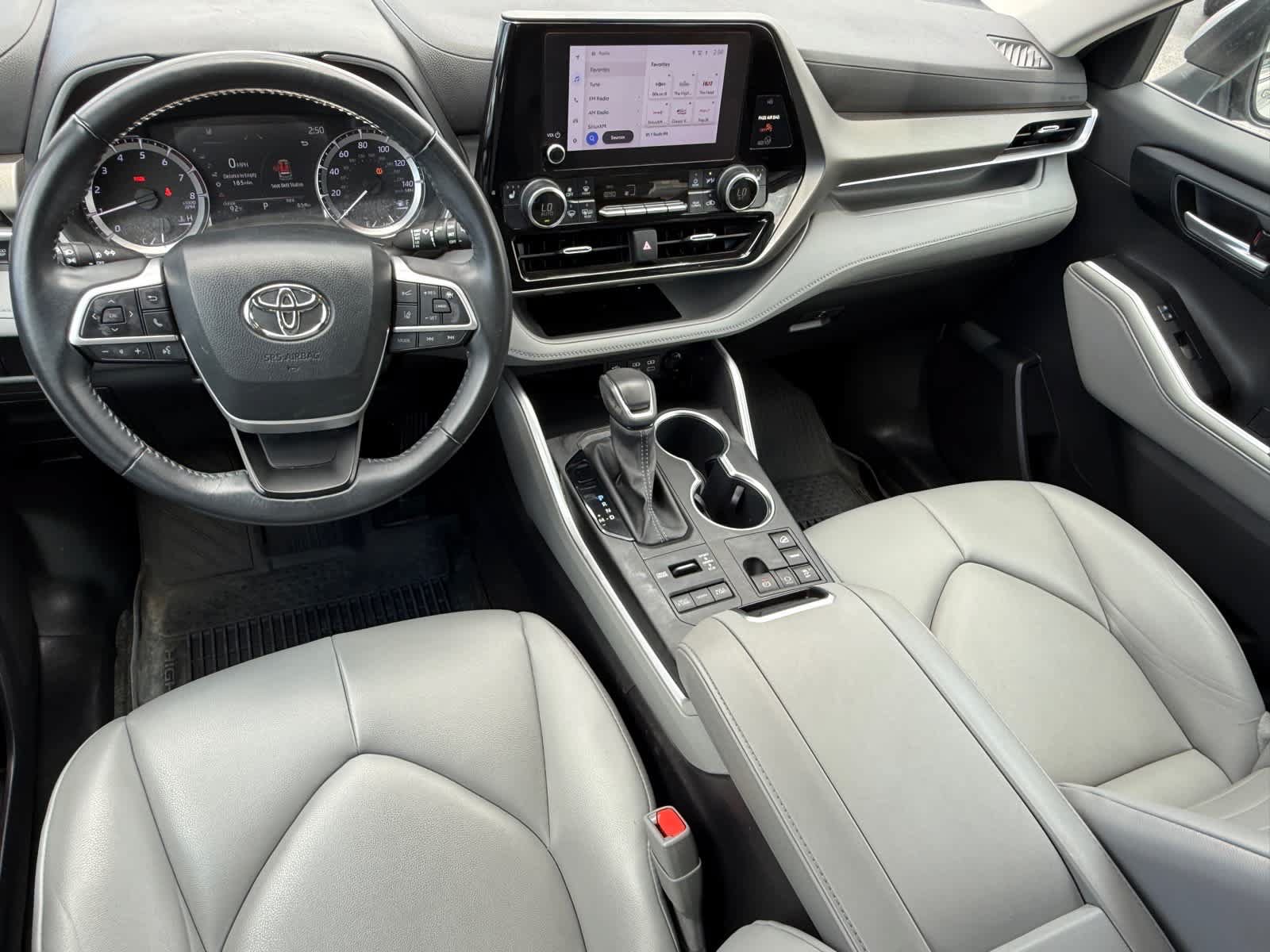 Used 2023 Toyota Highlander XLE AWD/4WD image 13