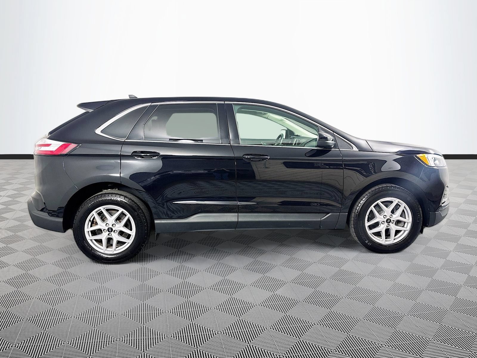 Certified 2024 Ford Edge SEL w/ Convenience Package AWD/4WD image 8