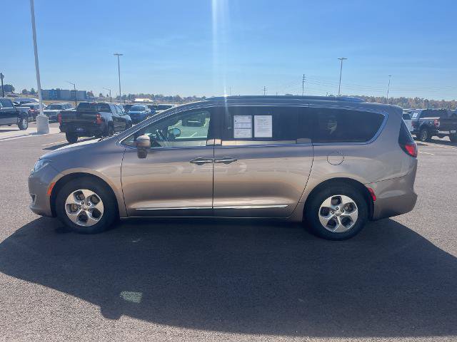 Used 2017 Chrysler Pacifica Touring-L Plus FWD image 8