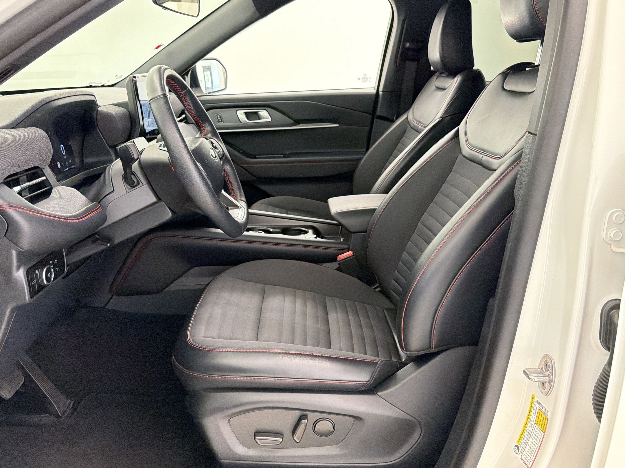 Certified 2025 Ford Explorer ST-Line w/ ST-Line Street Pack image 10