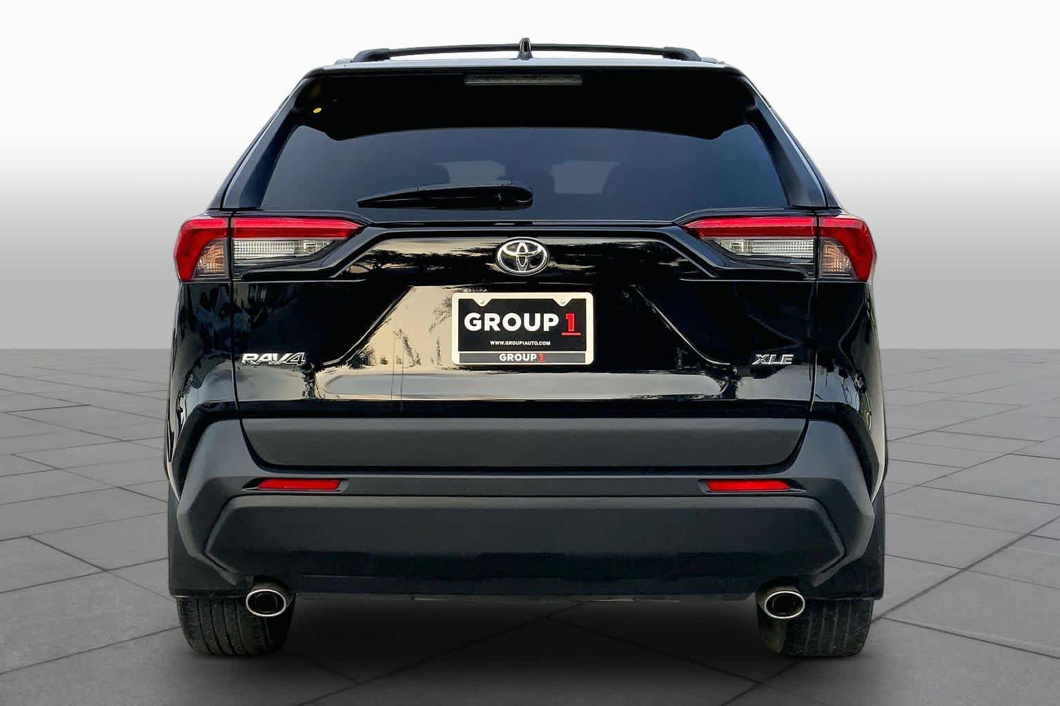 Used 2021 Toyota RAV4 XLE Premium FWD image 5