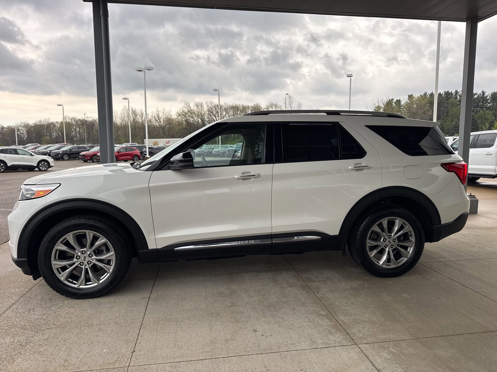 Certified 2023 Ford Explorer Limited w/ Limited Technology Package AWD/4WD image 7