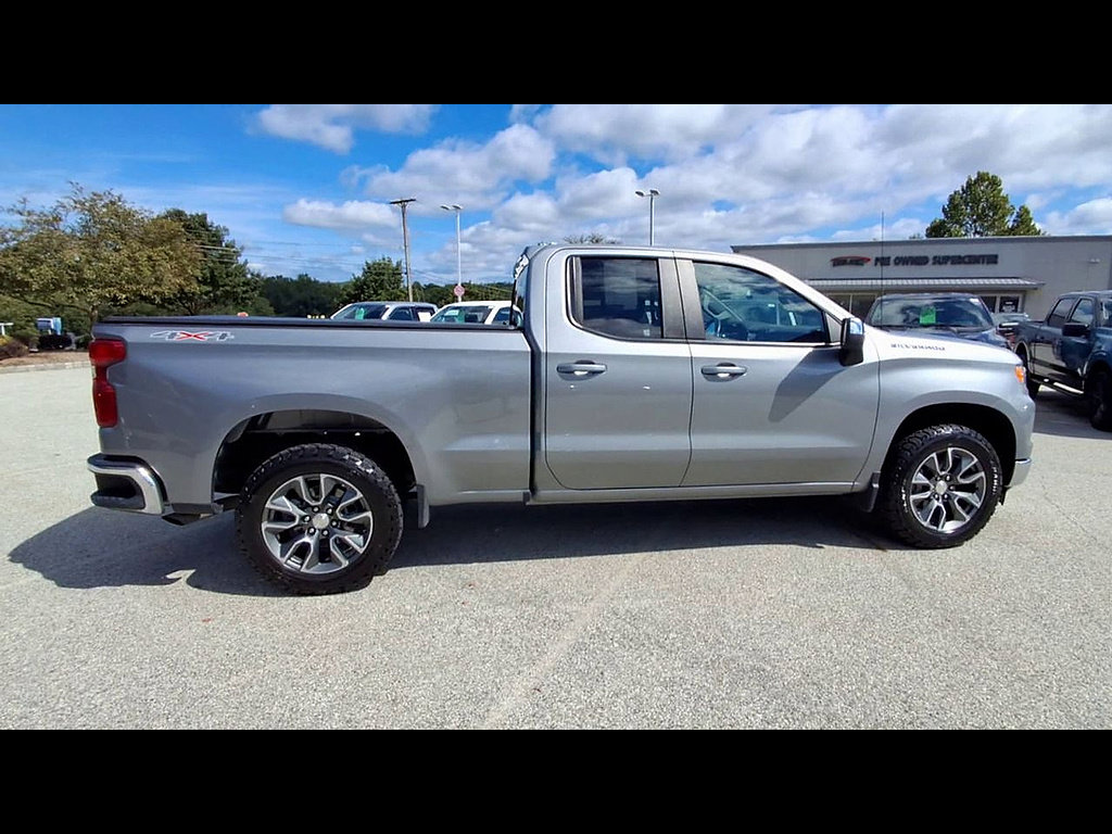 Used 2023 Chevrolet Silverado 1500 LT AWD/4WD image 9