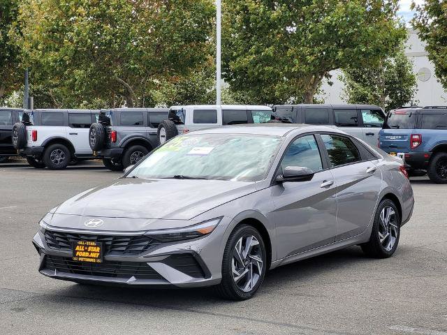 Used 2025 Hyundai Elantra Sport FWD image 8