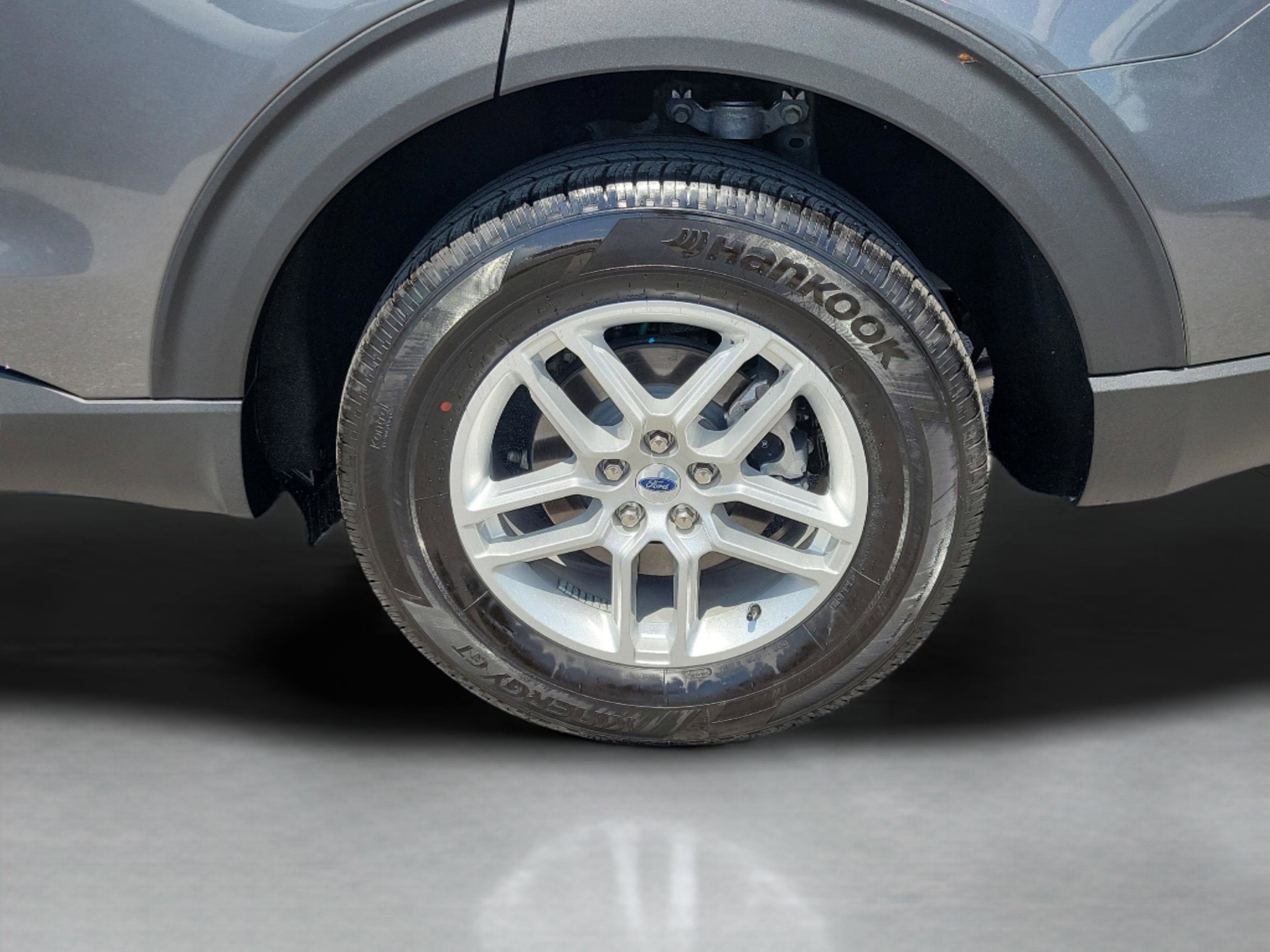 Certified 2025 Ford Explorer Active AWD/4WD image 5