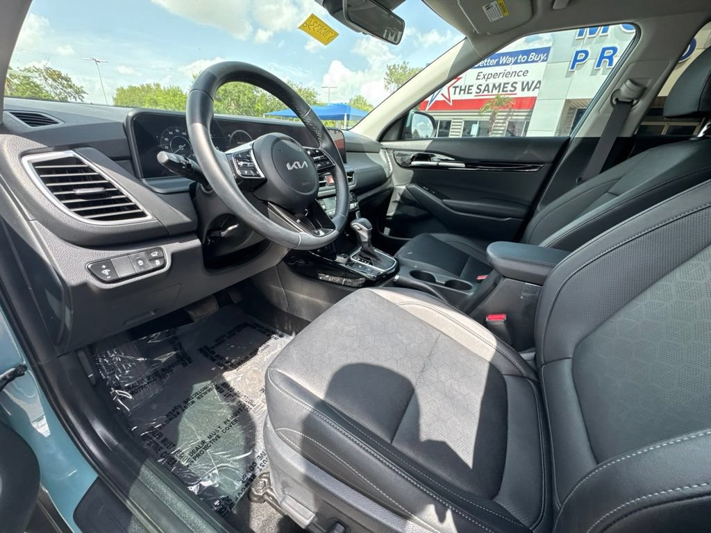 Used 2025 Kia Seltos EX AWD/4WD image 14