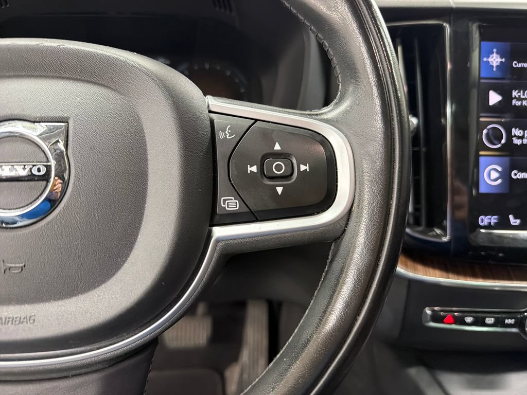 Used 2021 Volvo XC60 T6 Momentum AWD/4WD image 21