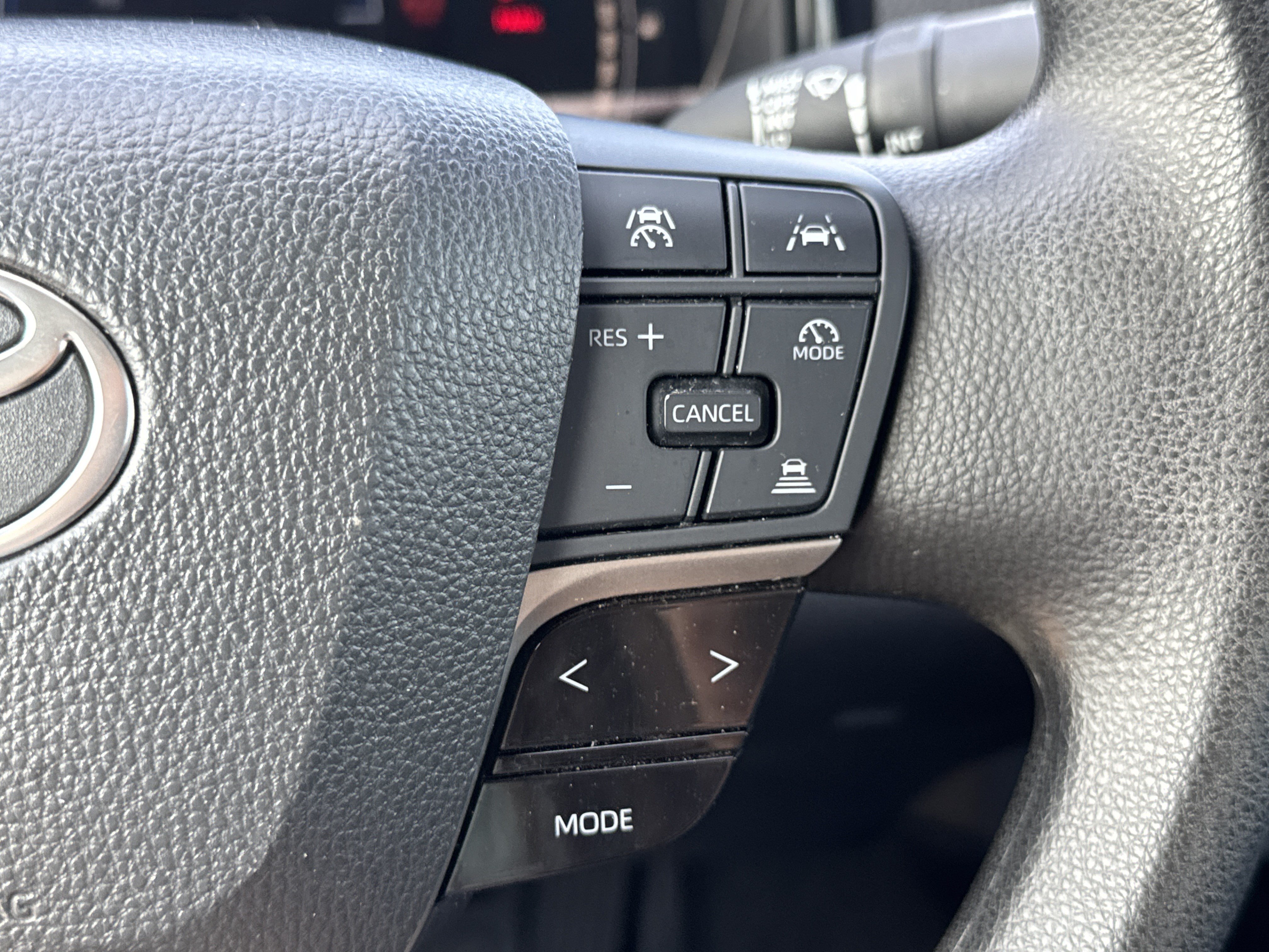 Used 2025 Toyota Camry LE FWD image 17