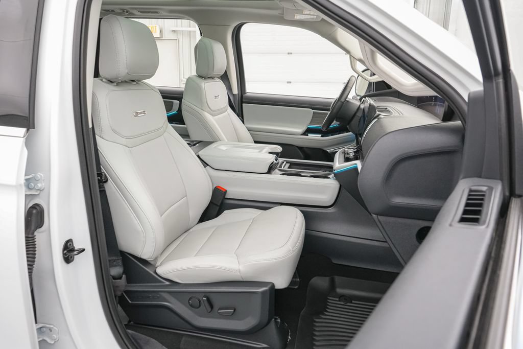 Certified 2025 Ford Expedition Platinum AWD/4WD image 29