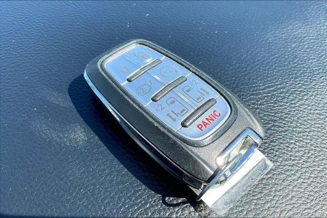 Used 2022 Chrysler Voyager LX FWD image 10