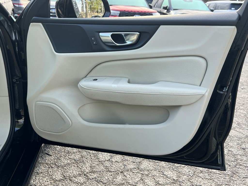 Used 2022 Volvo S60 B5 Momentum w/ Climate Package image 9