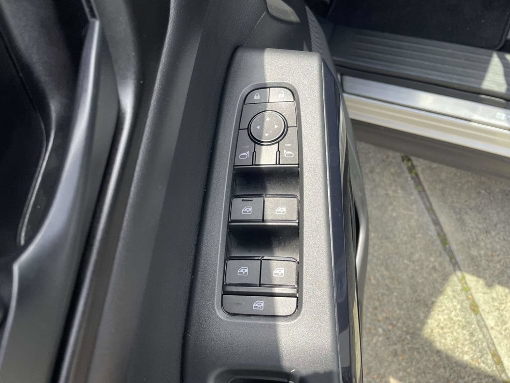 Used 2024 Nissan Pathfinder SV w/ SV Premium Package FWD image 16