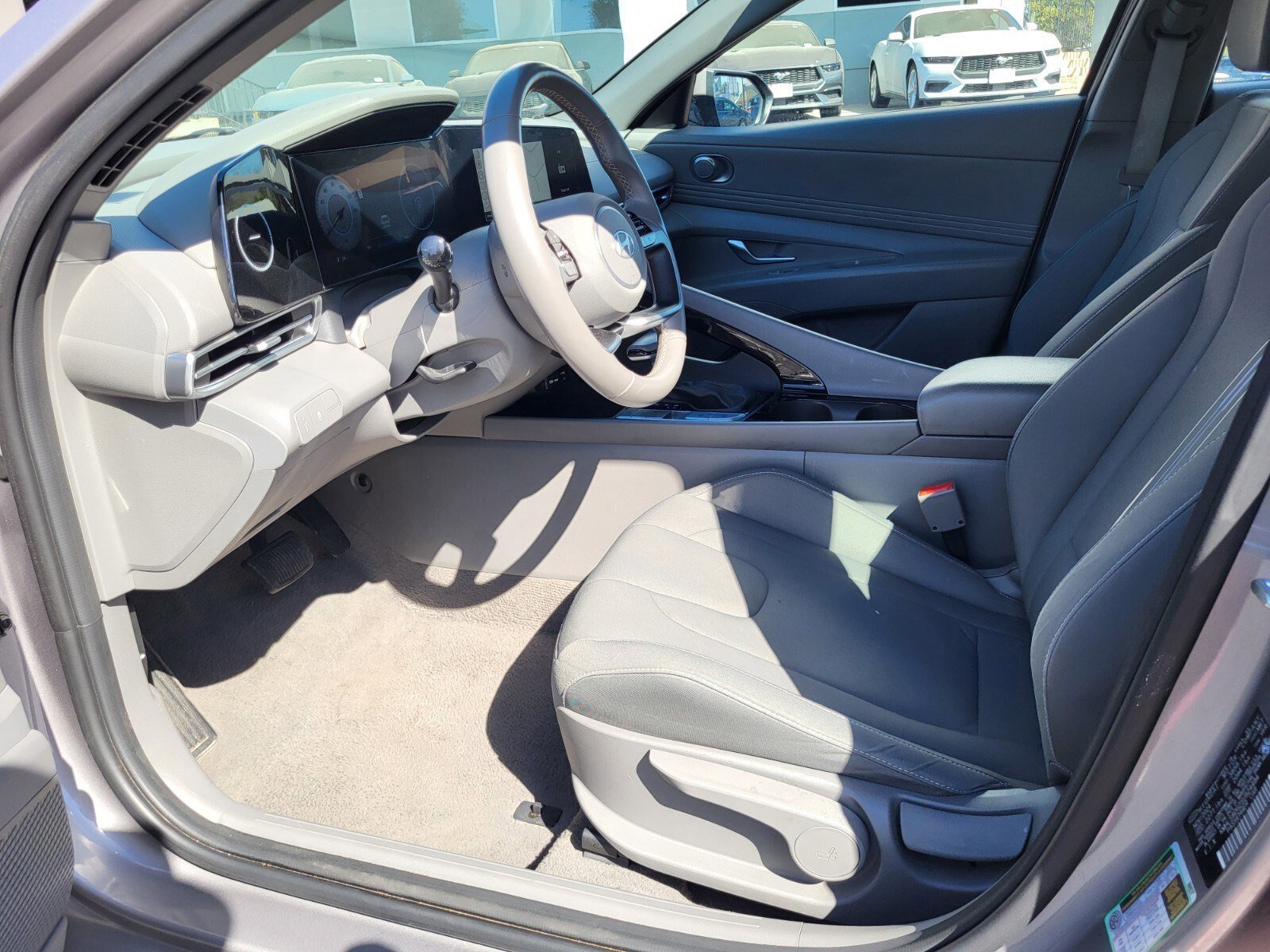 Used 2025 Hyundai Elantra SEL image 18