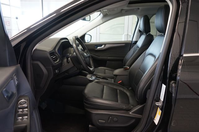Certified 2022 Ford Escape Titanium w/ Class II Trailer Tow Package AWD/4WD image 22