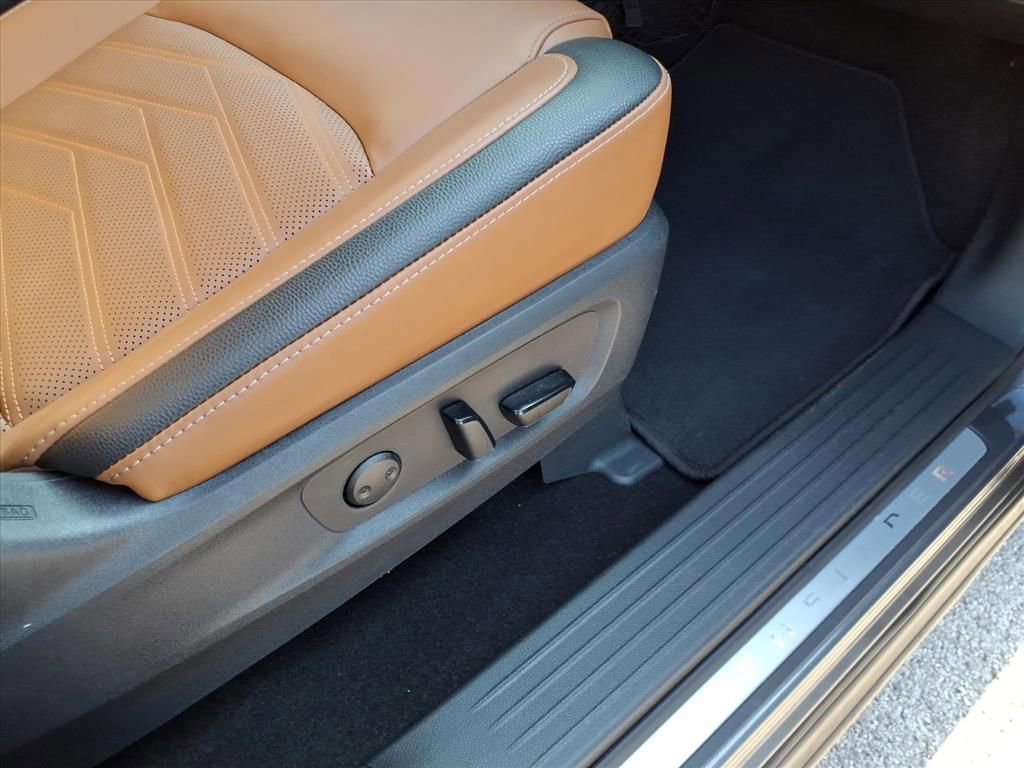 Used 2023 Nissan Pathfinder Platinum image 8