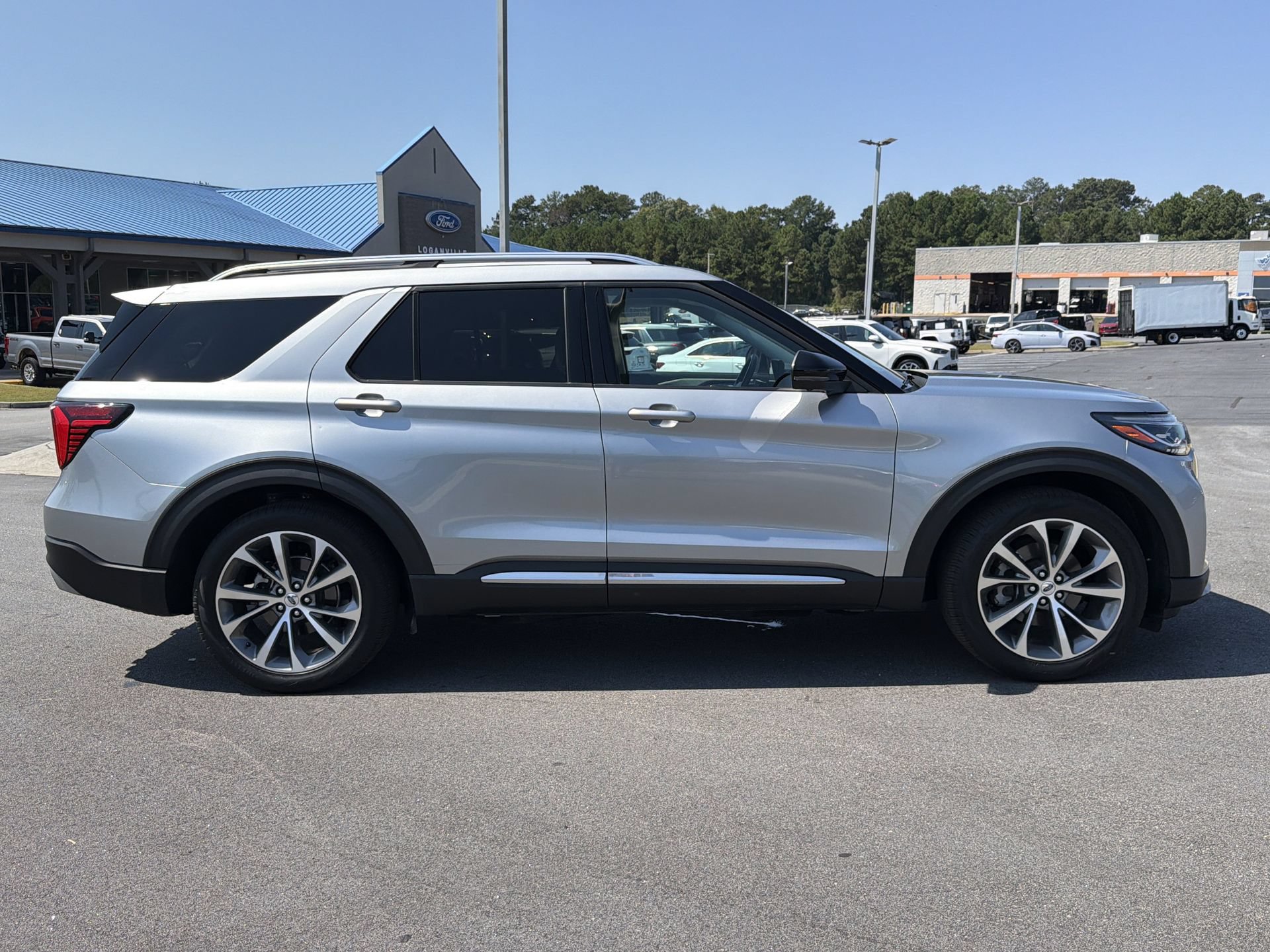 Certified 2025 Ford Explorer Platinum w/ Ultimate Package RWD image 27